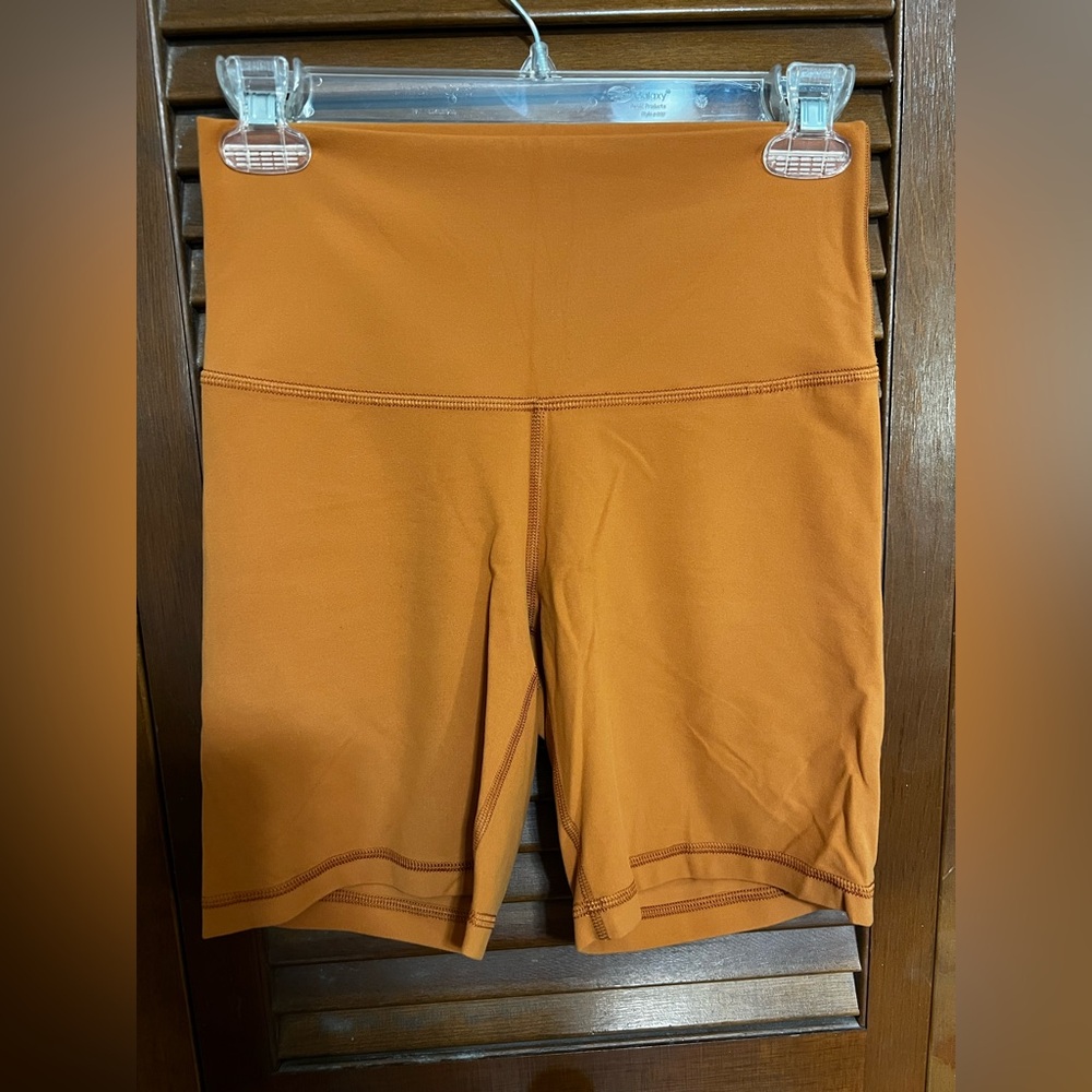 Aritzia TNABUTTER Cheeky Hi-Rise 7in Short